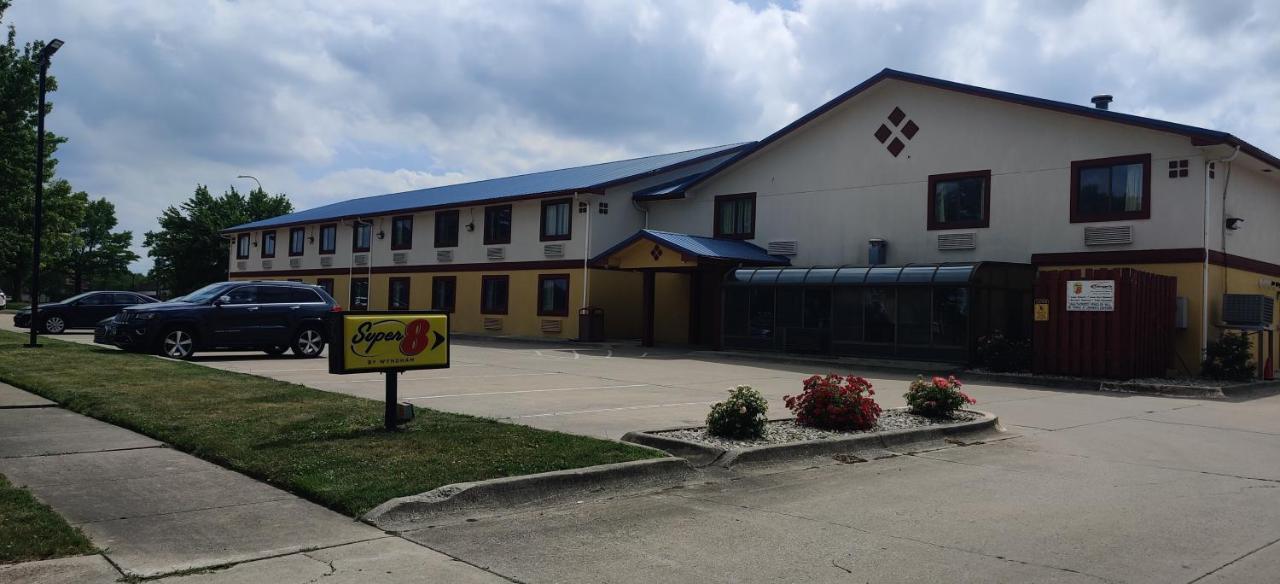 Super 8 By Wyndham Champaign Motel Dış mekan fotoğraf