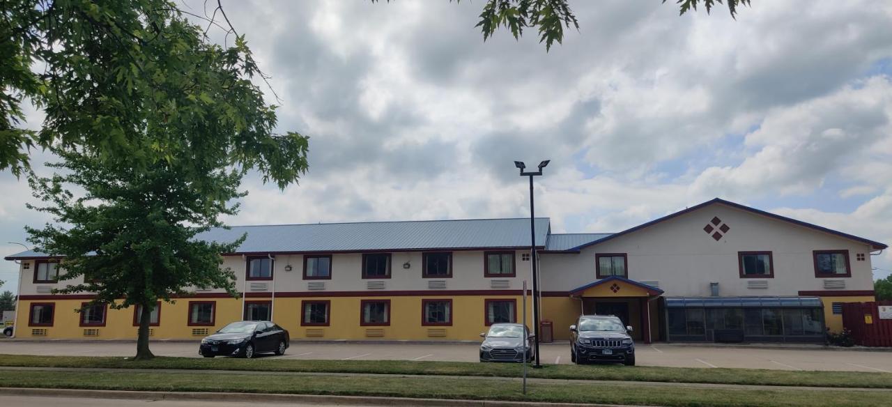 Super 8 By Wyndham Champaign Motel Dış mekan fotoğraf