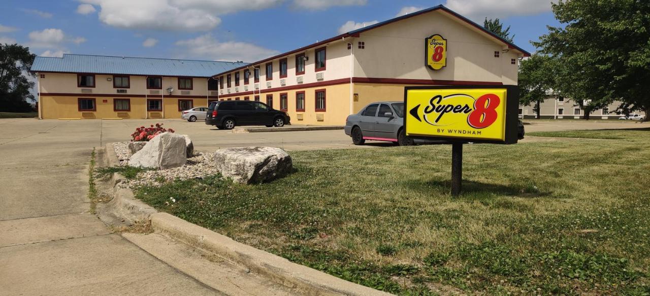 Super 8 By Wyndham Champaign Motel Dış mekan fotoğraf