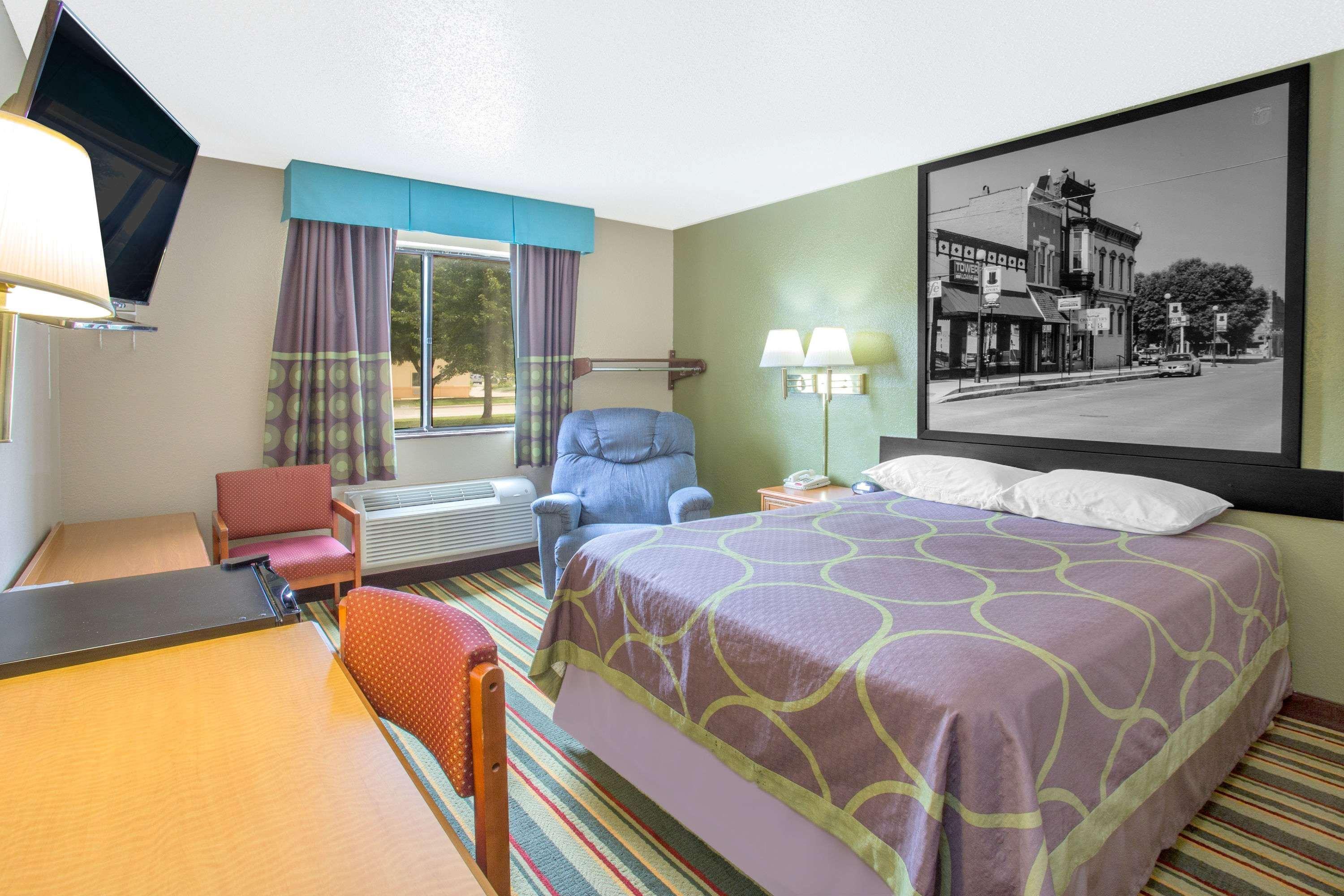 Super 8 By Wyndham Champaign Motel Dış mekan fotoğraf