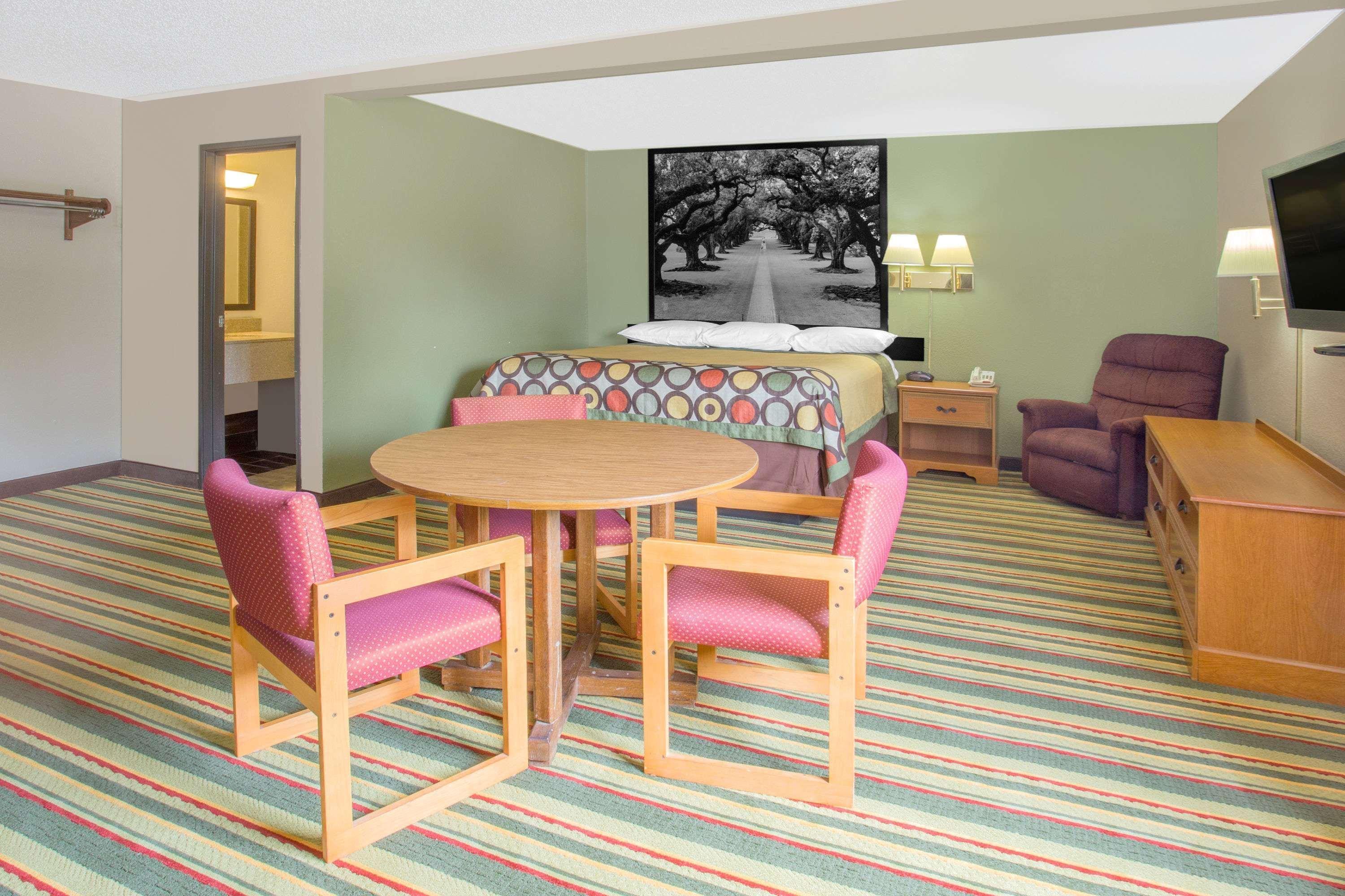 Super 8 By Wyndham Champaign Motel Dış mekan fotoğraf