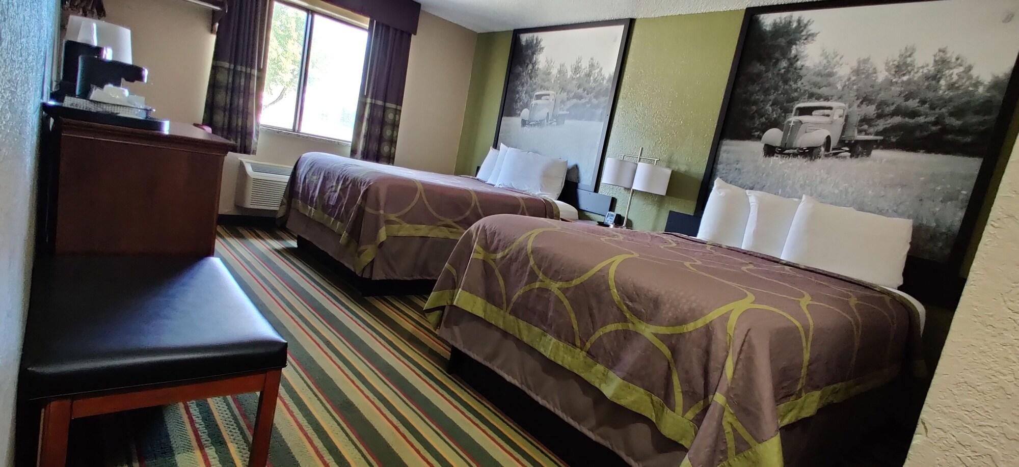 Super 8 By Wyndham Champaign Motel Dış mekan fotoğraf