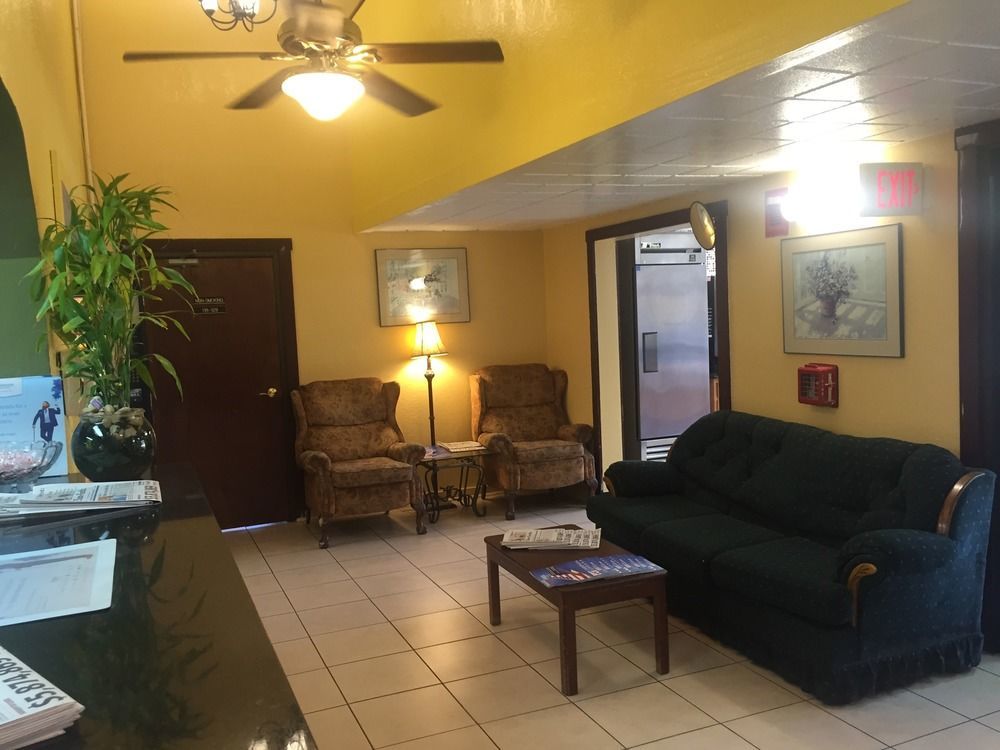 Super 8 By Wyndham Champaign Motel Dış mekan fotoğraf