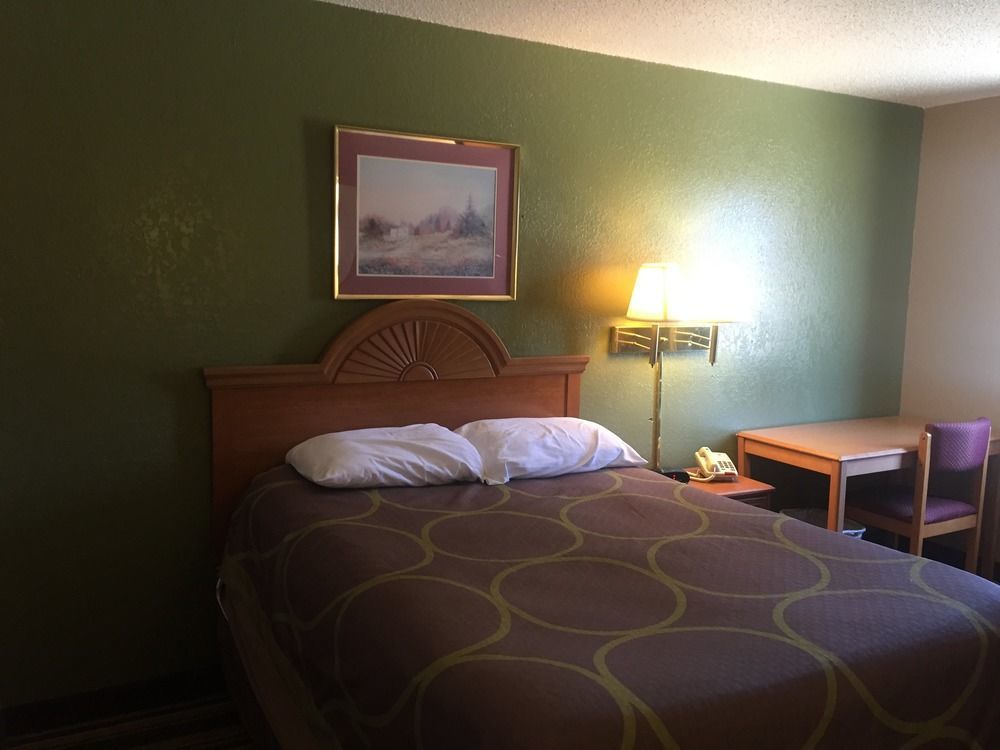 Super 8 By Wyndham Champaign Motel Dış mekan fotoğraf