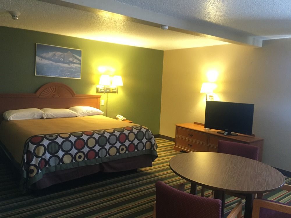 Super 8 By Wyndham Champaign Motel Dış mekan fotoğraf