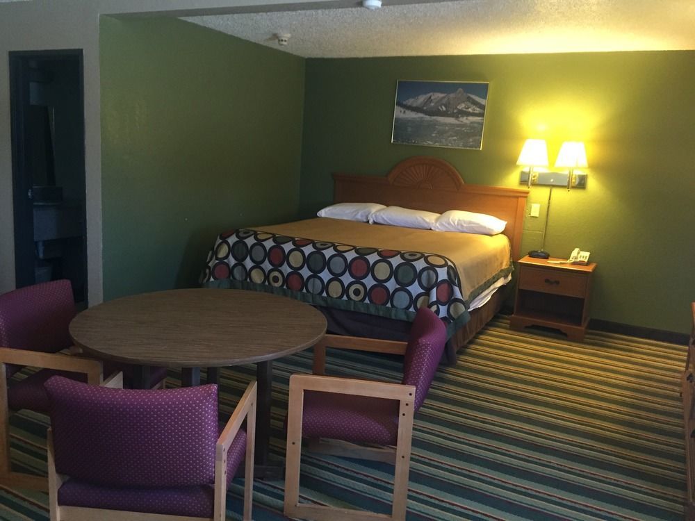 Super 8 By Wyndham Champaign Motel Dış mekan fotoğraf
