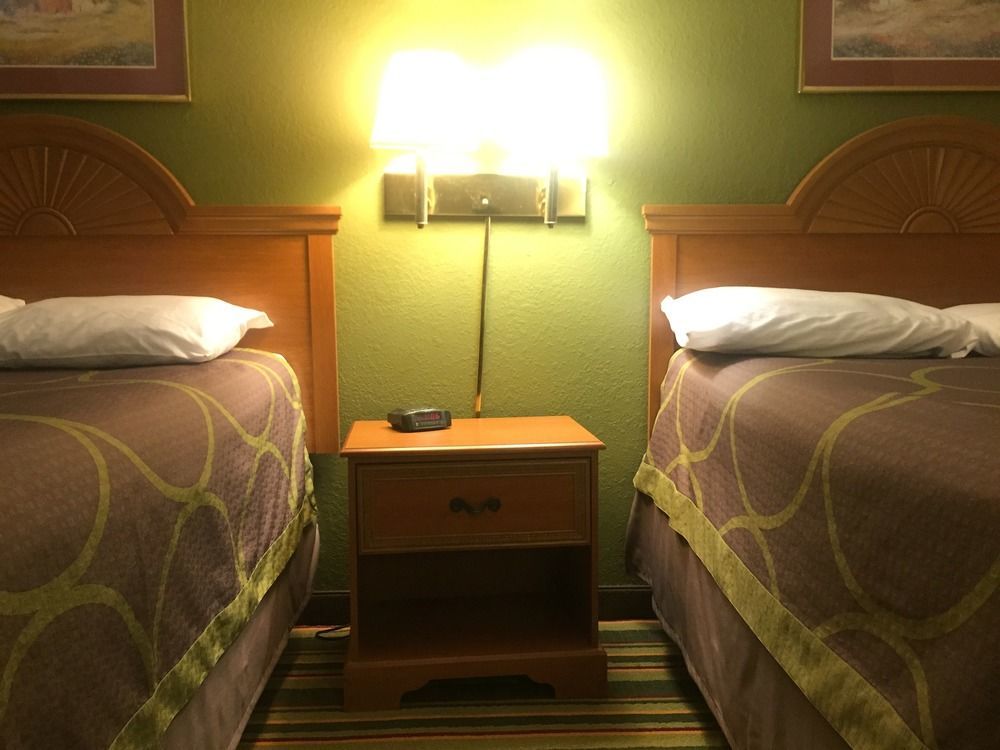 Super 8 By Wyndham Champaign Motel Dış mekan fotoğraf